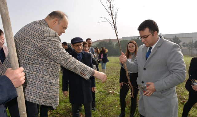 Karacabey MYO depremzedelerin anısına fidan dikti