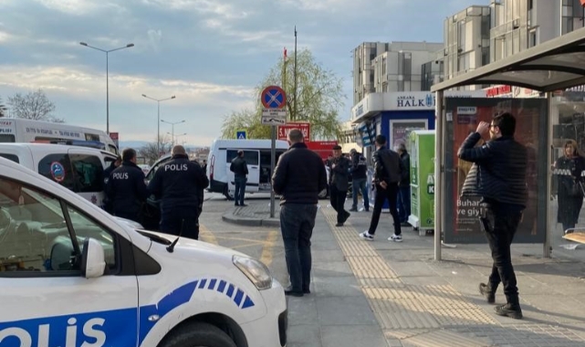 Kavgayı ayırmaya çalışan polise bıçaklı saldırı
