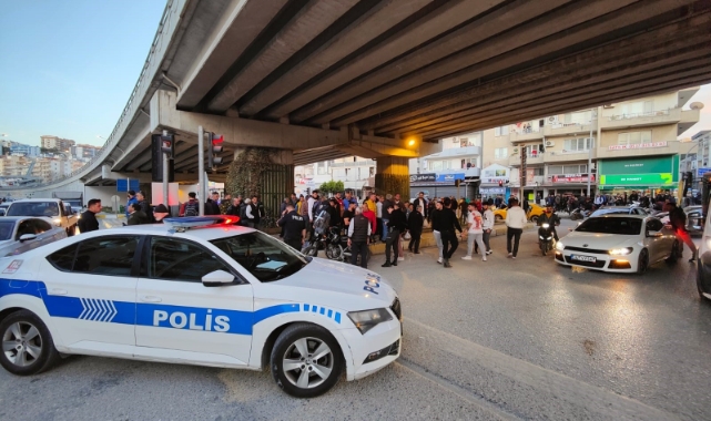 Kırmızı ışıkta geçme kavgası