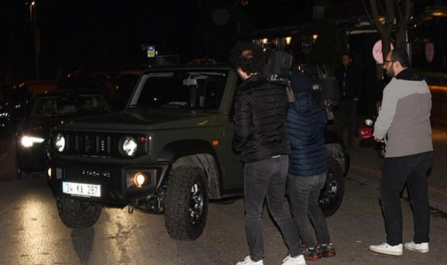 Ünlü isim Uraz Kaygılaroğlu,korumalarını gazetecilerin üzerine gönderdi