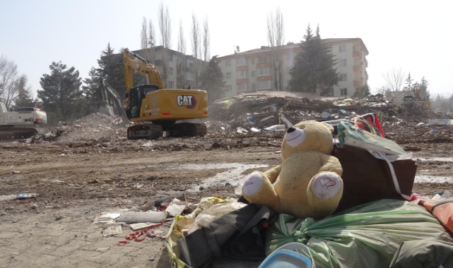 Malatya'da enkaz kaldırma çalışması
