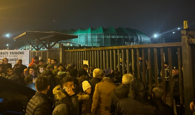 Milli futbolcu Yunus Mallı, Bursa'da kapıda kaldı