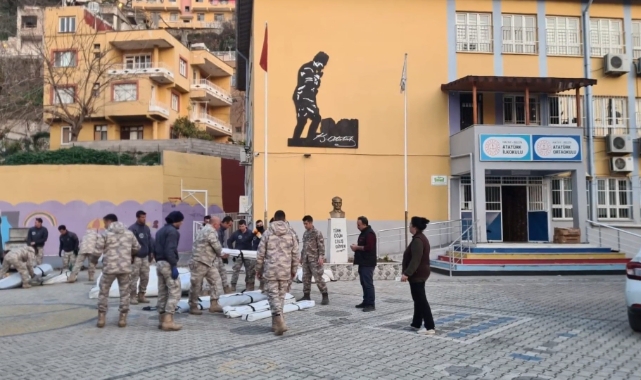 Milli Savunma Bakanlığı'ndan öğrencilere çadır sınıflar