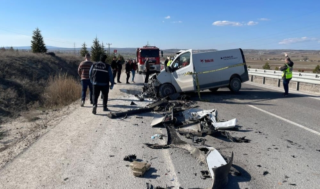 Minibüs ile süt tankeri çarptı: 1 ölü, 1 yaralı