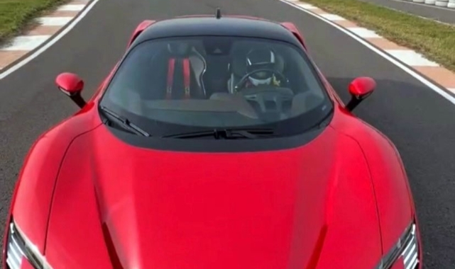 Minik Zayn bu kez Ferrari’nin gazına bastı