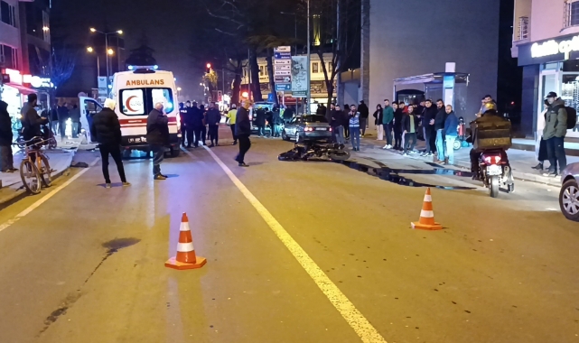 Motosiklet ile arazi aracı çarpıştı