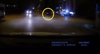 Motosikletiyle son sürat böyle çarptı