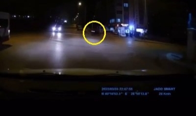 Motosikletiyle son sürat böyle çarptı