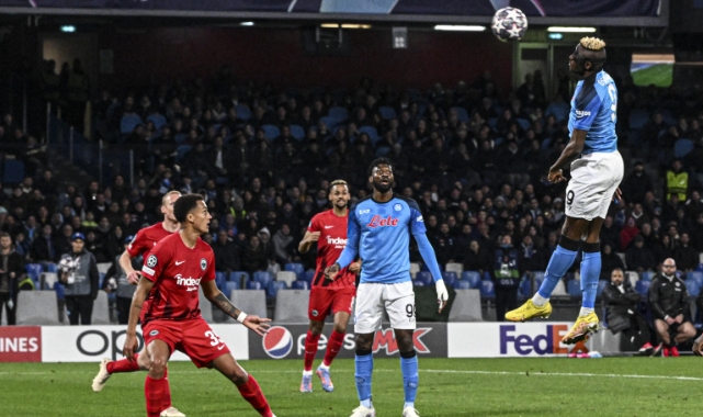 Napoli ilk kez çeyrek finalde