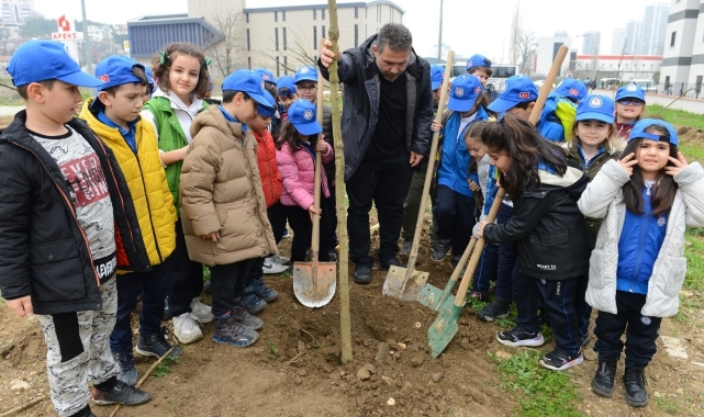 Nilüfer’de öğrenciler gelecekleri için fidan dikti
