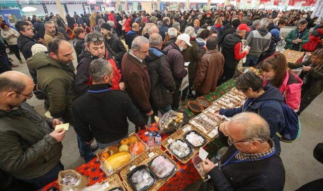 Nilüfer Tohum Takas etkinliğinde binlerce paket tohum dağıtıldı