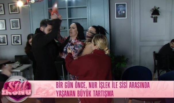 Ortalık karıştı: Yarışmacı kaşığı fırlattı, üzerine yürüdü