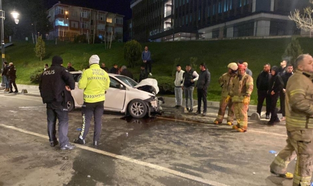 Otobüs ile otomobil çarpıştı: Ölü ve yaralılar var