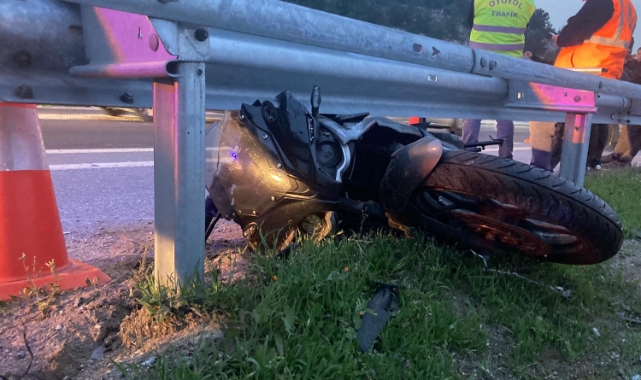 Otomobil ile çarpışan motosiklet sürücüsü öldü