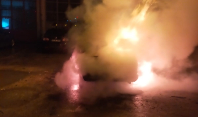 Otomobilden geriye demir yığınları kaldı