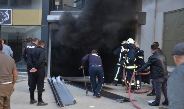 Otoparkta çıkan yangında 7 kişi dumanlardan etkilendi