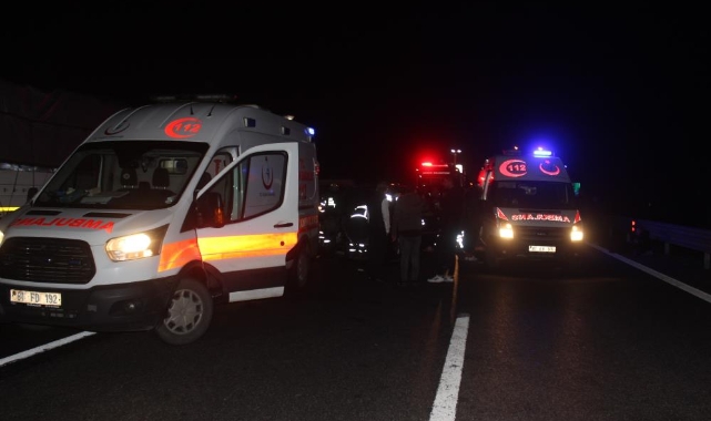 Otoyolu trafiğe kapatan kaza: Ölü ve yaralılar var
