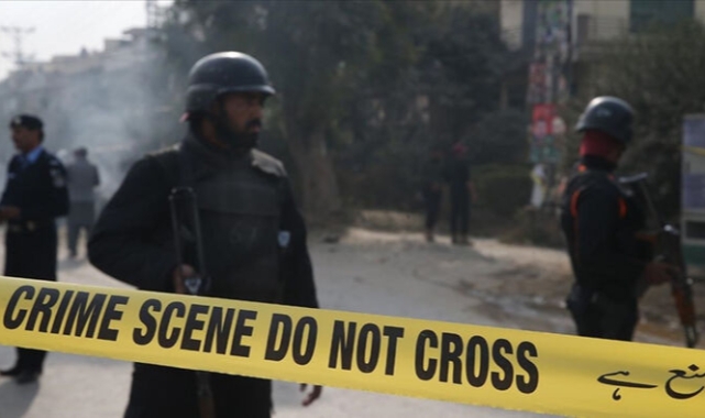 Pakistan'da intihar saldırısı: 9 polis öldü