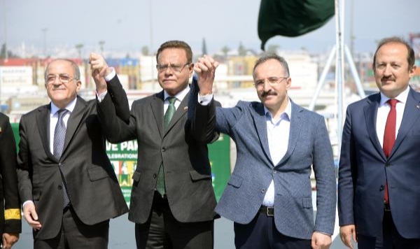 Pakistan'ın ikinci yardım gemisi Mersin Limanı'na geldi