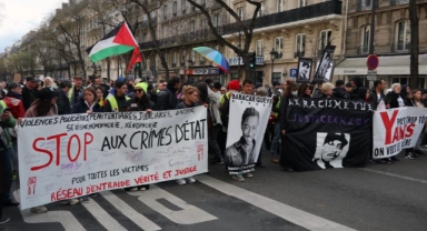 Paris'te polis şiddetine karşı protesto
