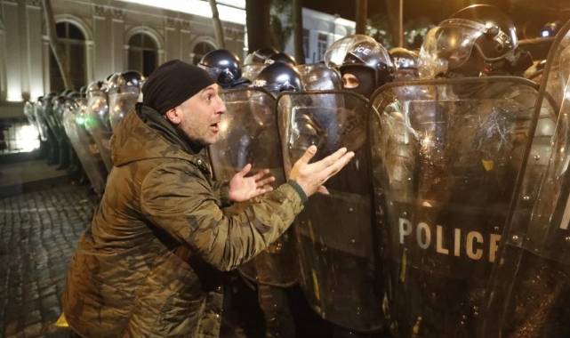 Parlamento önündeki protestoda 66 gözaltı