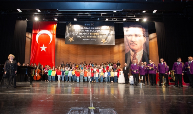 Piyanonun yıldızları depremzedeler için parladı
