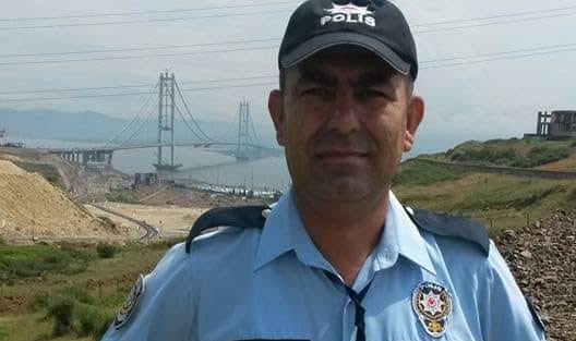 Polis memuru kalbine yenik düştü