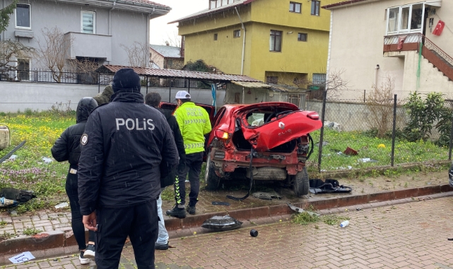 Polisten kaçan sürücü, otomobiliyle kaldırımdaki yayaya çarptı