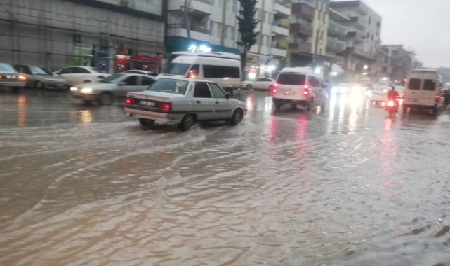 Şanlıurfa'da ekipleri alarma geçiren sağanak