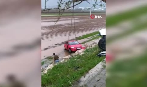 Şanlıurfa'da otomobil uçuruma yuvarlandı