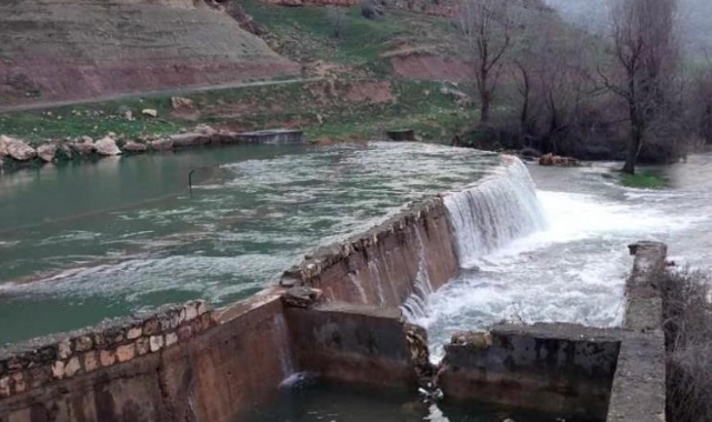 Şiddetli yağışın ardından Karasu Çayı ve GAP Şelalesi taştı