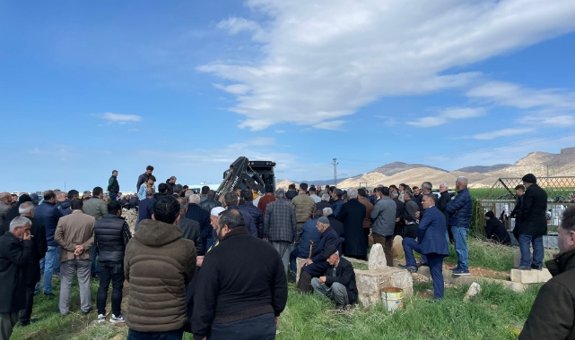 Silahlı saldırıda ölen kardeşler defnedildi