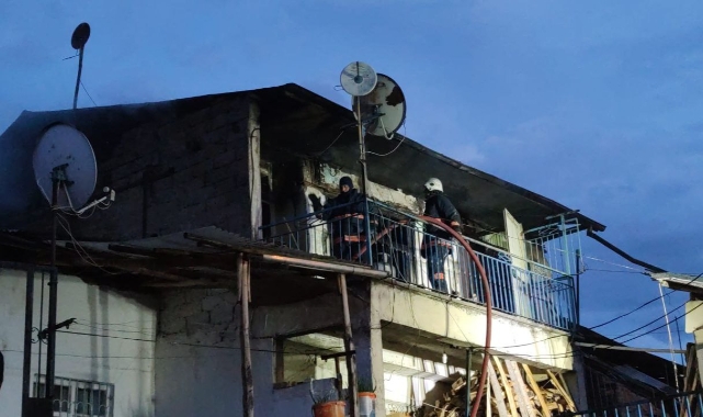 Soba patlayan evin bir kısmı çöktü