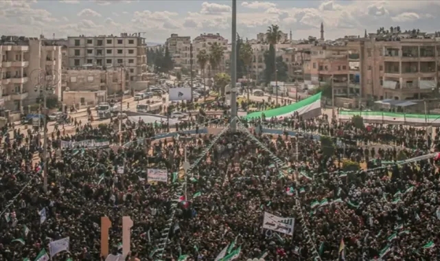 Suriye'de iç savaşın 12. yılında Esad’ı protesto ettiler