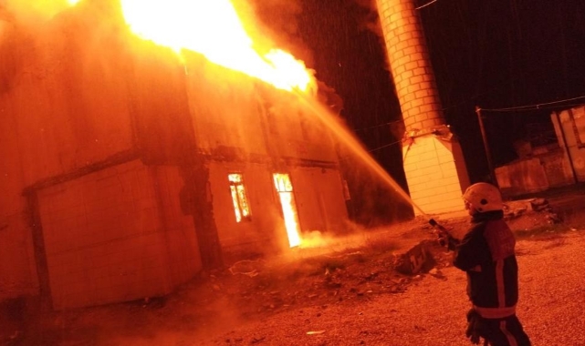 Tarihi cami kül oldu