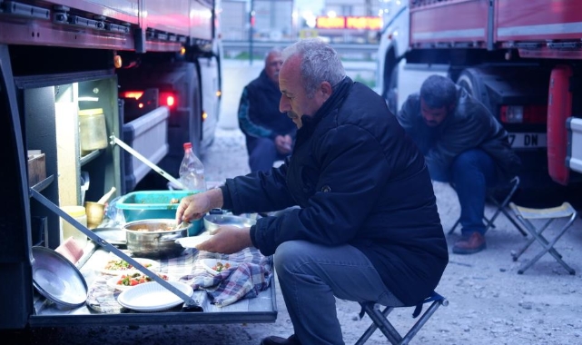 TIR şoförlerinin sınır hattında iftar telaşı