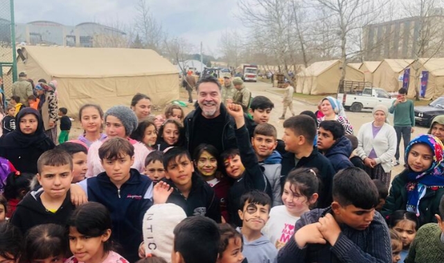 Ünlü şovmen Kahramanmaraş'ta minik yüzleri gülümsetti