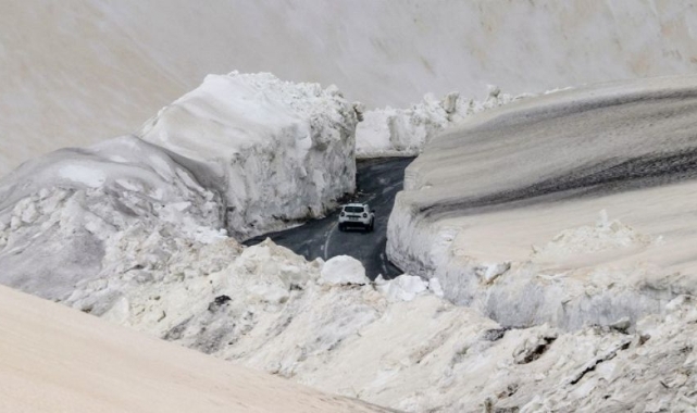 Van-Bahçesaray yolu ulaşıma kapatıldı