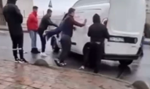 Yan yatan aracın altında kalmaktan son anda kurtuldu