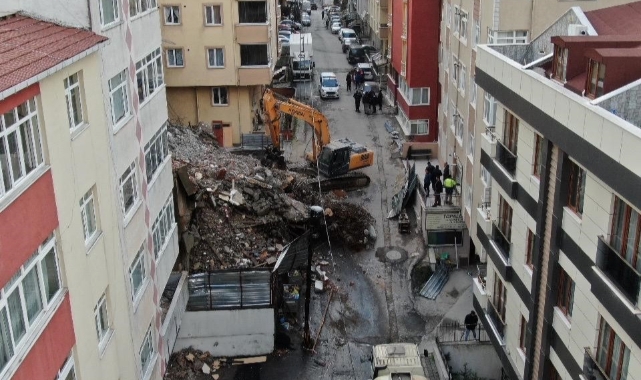Yıkım esnasında göçük meydana geldi