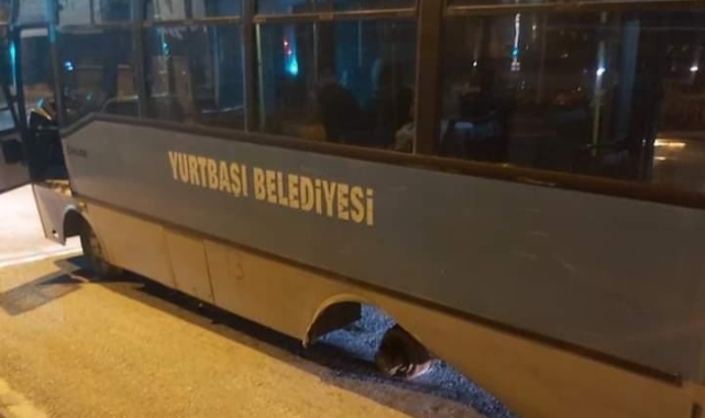 Yolcu dolu otobüsün arka tekeri fırladı
