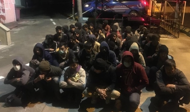 3 araçtan 25 kaçak göçmen çıktı