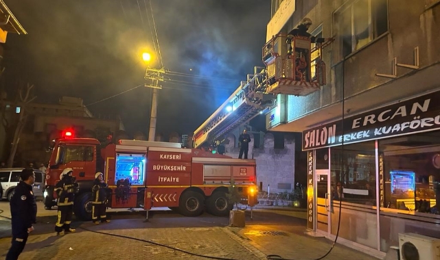 3 katlı binada çıkan yangın söndürüldü