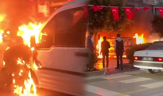 Adana'da park halindeki ticari araçlar yandı