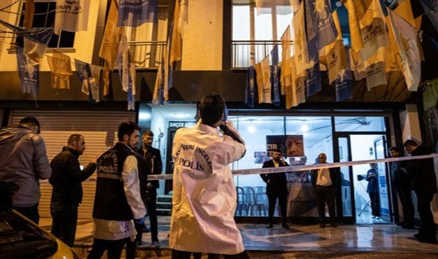 AK Parti il binasına saldırı: 2 gözaltı
