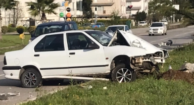 Aydınlatma direğine çarptı: 1 yaralı