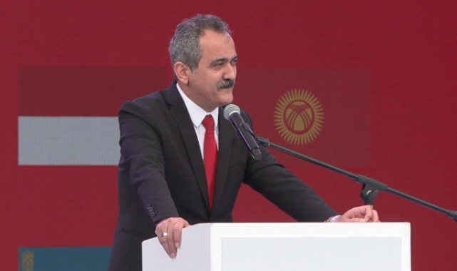 Bakan Özer 45.TRT Uluslararası 23 Nisan Çocuk Şenliği'ne katıldı