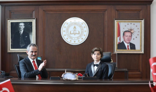 Bakan Özer, koltuğunu Kaan Can'a devretti