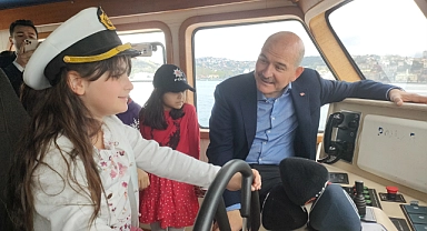 Bakan Soylu çocuklarla boğaz turu attı