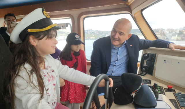 Bakan Soylu çocuklarla boğaz turu attı